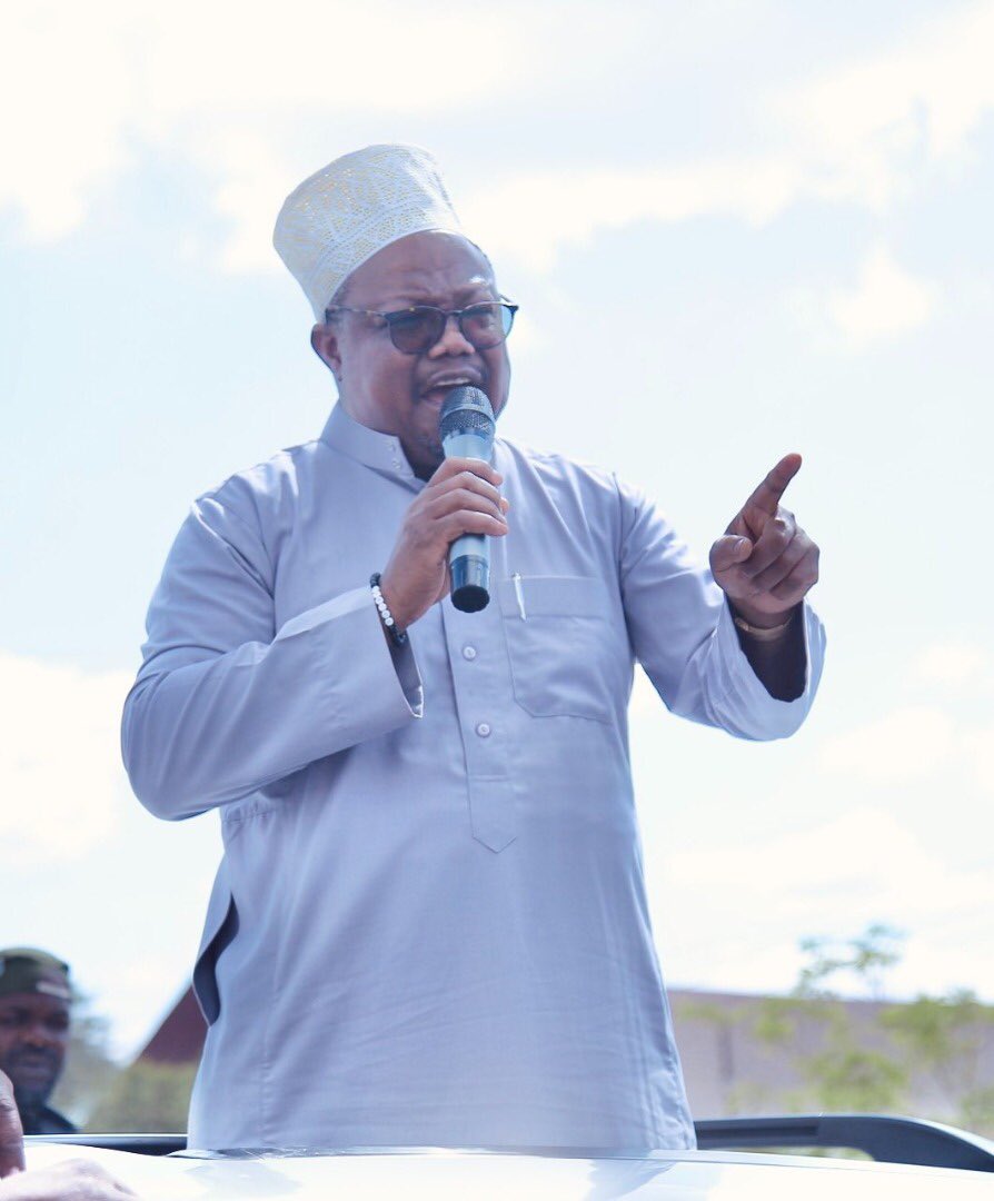 0x_promoyt's tweet image. ZITTO: NITAMPIGIA KURA LISSU

Kwa nafasi ya Rais wa Tanzania, Mimi Zitto Kabwe, nitapiga kura Tundu Lissu. Huyu ndiye mgombea wa upinzani ambaye ana nguvu ya kumshinda mgombea wa chama tawala, amefanya kampeni nchi nzima, mwitikio wa wananchi kwake ni mkubwa - Zitto Kabwe