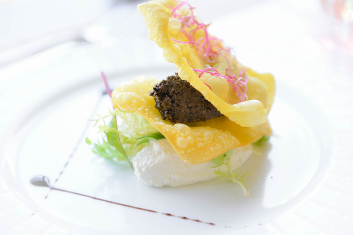 hostellerie11's tweet photo. Venez découvrir la Carte du Mois concocté par le Chef de l'Hostellerie des #Corbieres @hostellerie11 #Lagrasse.
On vous propose des plats de saison élaborés avec des produits locaux.
 #restaurant #automne @amarserou https://t.co/0zmx9qmO5a