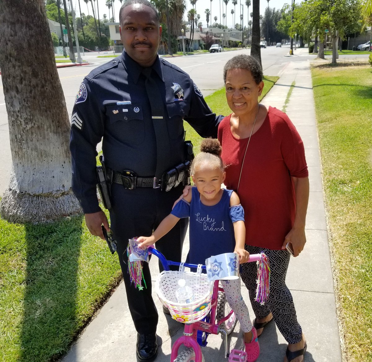 guttierez_john's tweet photo. #FridayFeeling "Pre-COVID19" Engagement with our community, is important to fostering an understanding of challenges while inspiring our youth & re-writing the narrative on #CommUNITY policing. #21CP #HumanizingTheBadge #RelationalPolicing #ICare https://t.co/S2t7djlTen