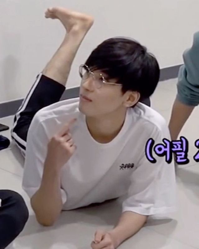 Wonwoo comfort picsa thread;