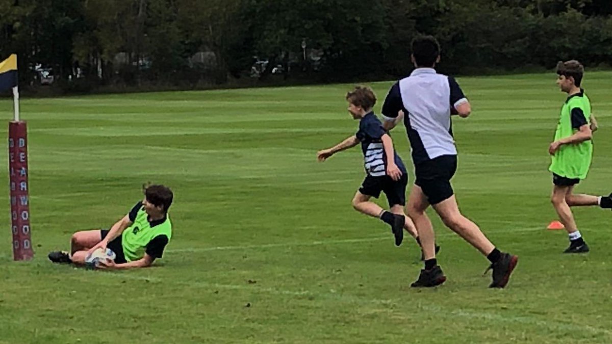 ReddamSportUK's tweet photo. Both Year 9 boys and girls took part in house hockey and touch rugby this #toptuesday. Endeavour and Discovery taking the wins! #bubblesports https://t.co/vI9HPDvhos