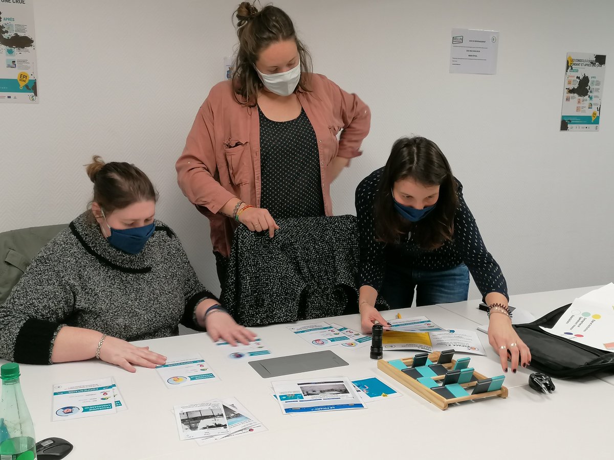 Episeine's tweet photo. 🎬 En direct de la #formation Escape Game 🎬

Les participants jouent cet après-midi à l'Escape Game Mission 2072 et apprennent comment l'animer à leur tour. Un grand merci à @MayaneFrance pour cette formation et bravo à tous les joueurs et participants 👏 https://t.co/kIYNjhqkog