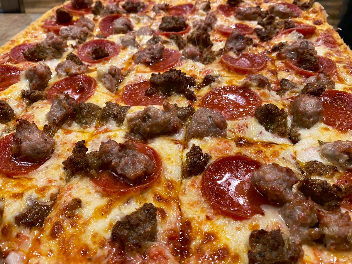LedoPizza's tweet photo. #FridayFeeling Giftcard GIVEAWAY ‼️

RETWEET &amp; FOLLOW 
for a chance to win a 
$50 #LEDOPIZZA GIFT CARD!

(1 winner picked at 10pm 10/16/20)

Try our NEW Bavarian Soft Pretzel 🥨 appetizer! 

Order Online or on the Ledo Pizza App!

https://t.co/kejs7IxzZB https://t.co/fwNDUEup29