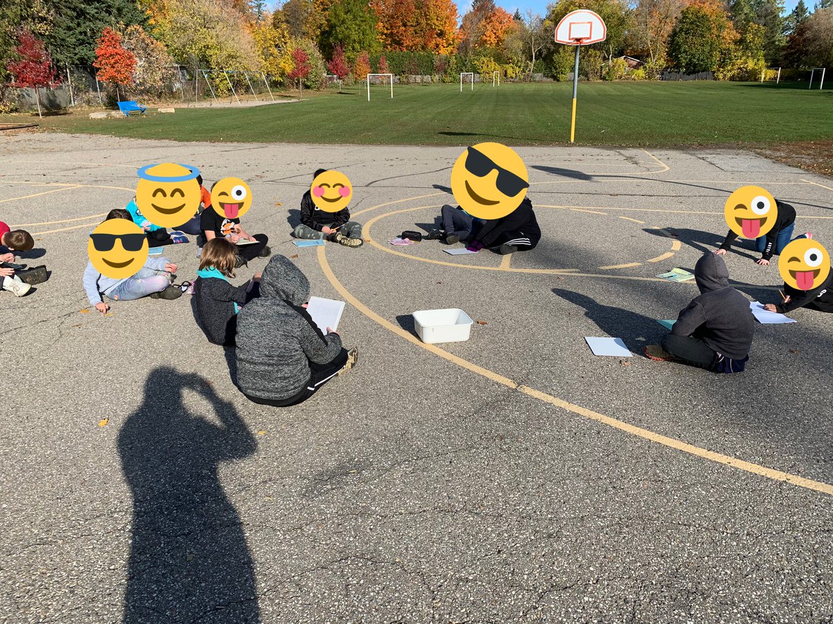 mrshickey12's tweet photo. 4/5B is loving spending our mornings outside working on our descriptive writing. We are noticing more and more about what is in our yard and our descriptive paragraphs are really improving ! @margaret_ps https://t.co/E2R8MZza0C