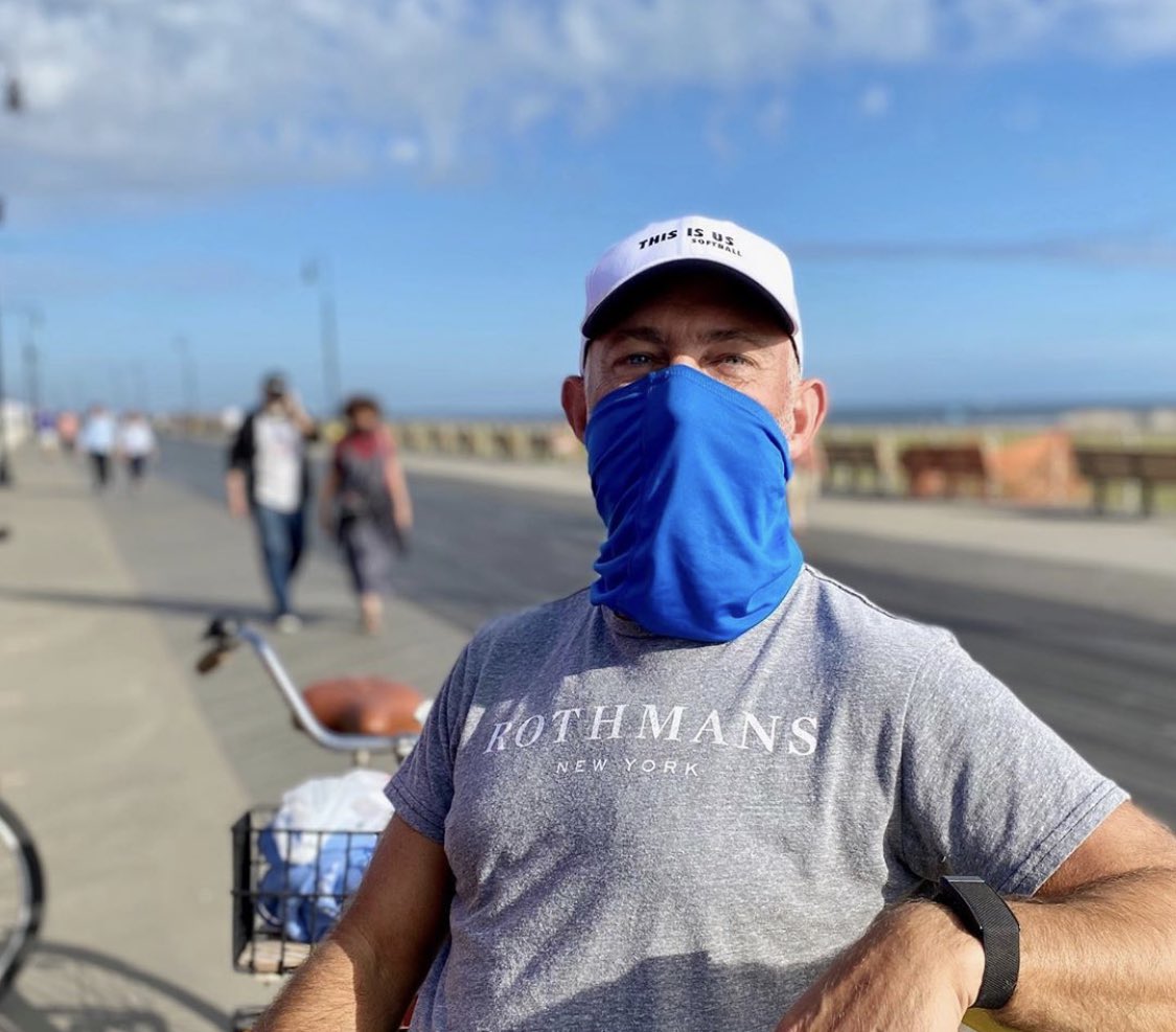 To celebrate the recent reopening of their NYC location, <a href="/RothmansNYC/">Rothmans</a> created some exclusive t-shirts! 👕Pick yours up in store or order online #USQOpenForBusiness #UnionSquareNY #BizBuzz