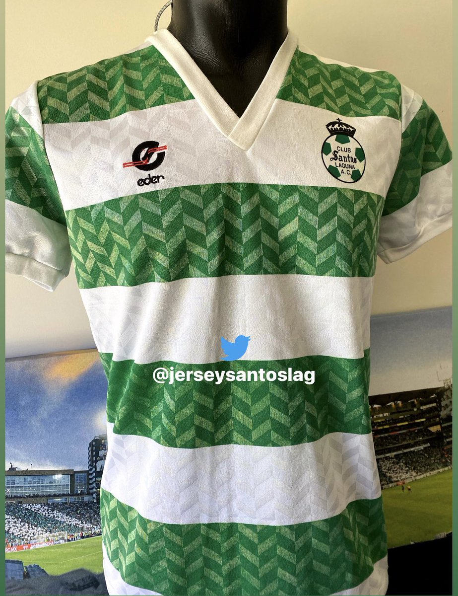 JerseySantosLag's tweet photo. Gracias a un post de @emaciasm me di cuenta que hoy se cumplen 32 años  del primer partido de @ClubSantos en Primera División.

Con una camiseta como ésta , marca Eder, Santos debutó aquel Domingo 16 de Octubre vs Morelia. 

https://t.co/maL66c8gY6 

https://t.co/ftvKUPBllI https://t.co/JajG4dQiR8
