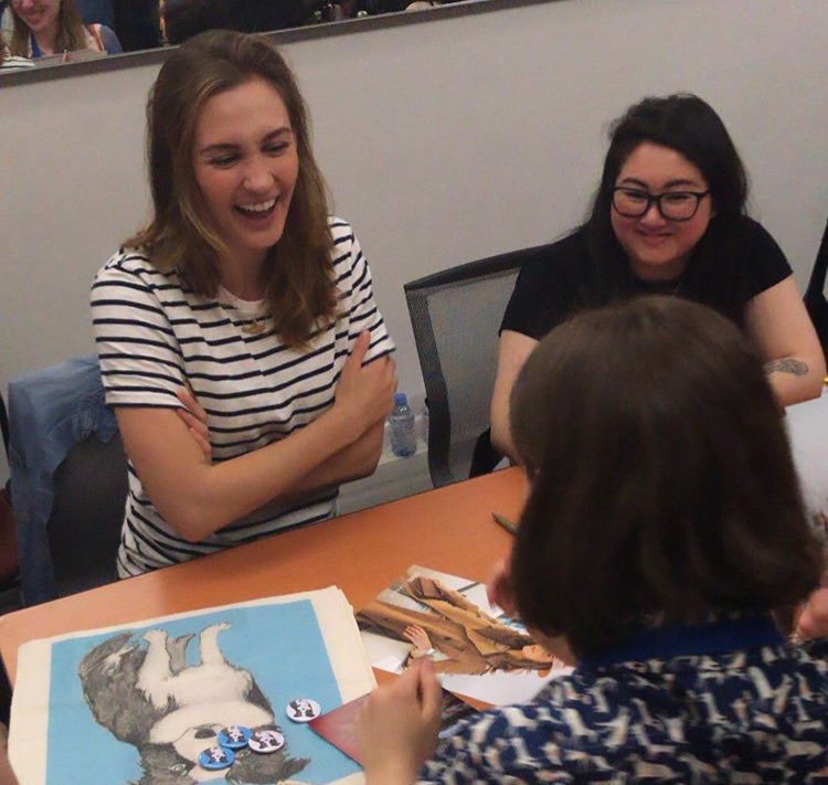 ScottishHaught's tweet photo. @shippinheartx @KatBarrell One of my favourite memories with Kat was at #OSAB I made custom made vegan tote bags for Ray, Billy (Pooched) and Kat. This moment was captured by the con and I adore it. ☺ #BernieBarretti https://t.co/X5H0iXLSQu