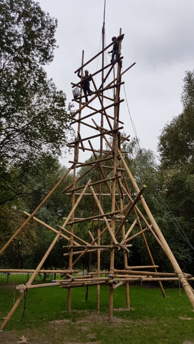 PA3RVG's tweet photo. Last minute final touches to the #jotajoti tower at Scouting Beek en Donk to squeeze out just a couple more meters of antenna height. #verticalsocialdistancing #cqjota @JOTAJOTI @jotajoti_nl @PA6JAM https://t.co/G8d33ytvbS