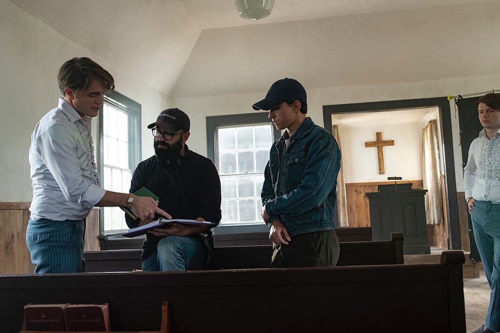 DevilTimeRP's tweet photo. Nuestros días en Alabama continúan sin descanso, moviéndonos desde una locación a otra. En estas fotografías pueden ver a nuestros protagonistas preparándose para sus escenas. #TDATTRP https://t.co/fGSVTczE5K