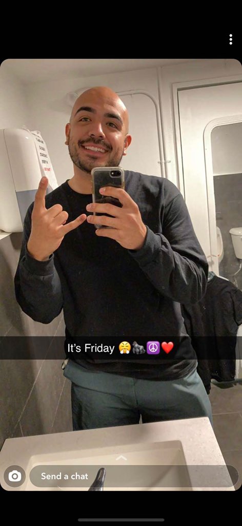 eddiekillzz's tweet photo. Looking extra tall today looking like a clean 5’3 👽 y’all have a blessed Friday ☮️&amp;❤️ #snapchatseenitfirst https://t.co/TR6pFVgi4X