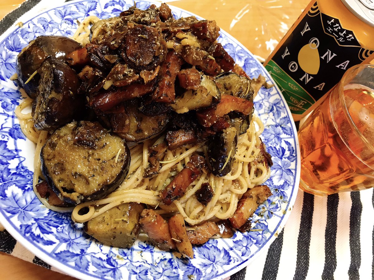 giuliano329's tweet photo. たらこナスベーコンにんにくパスタ、美味しくできました😋

濃い味にはよなよなエールがよく合います🍺

今週もおつかれさまでした✨

#おうちごはん #Twitter料理部 #料理好きな人と繋がりたい #お腹ペコリン部 #にんにく #たらこ #ベーコン #ビールがうまいこの瞬間がたまらない #パスタ https://t.co/cfDvOmfkM5