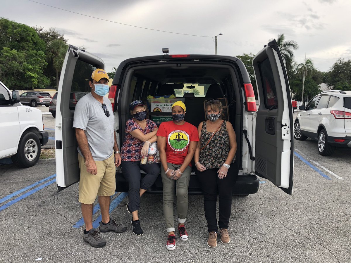 PalmBeachMEP's tweet image. A few of our marvelous MEP Team getting food donations ready for our migrant students and families. Thanks to the First Presbyterian Church of Lakeworth for you continued support #staysafe #weekendmeals #SocialDistancing #fridayfooddistribution @EsolPbc