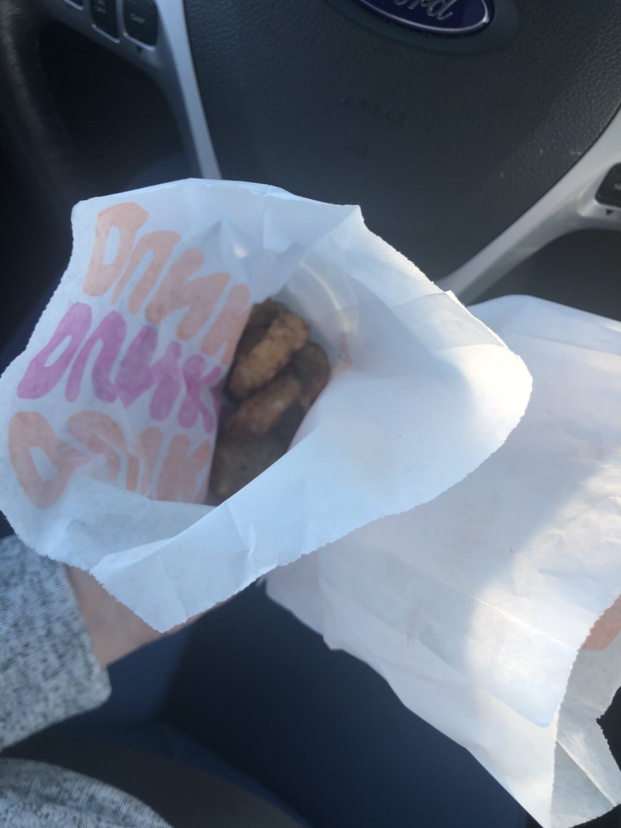 blburns24's tweet photo. When you go to @dunkindonuts for bacon and hash browns and open the bag to 2 slices of bacon and 6 hash browns. What a rip off. https://t.co/EbOamZ4453