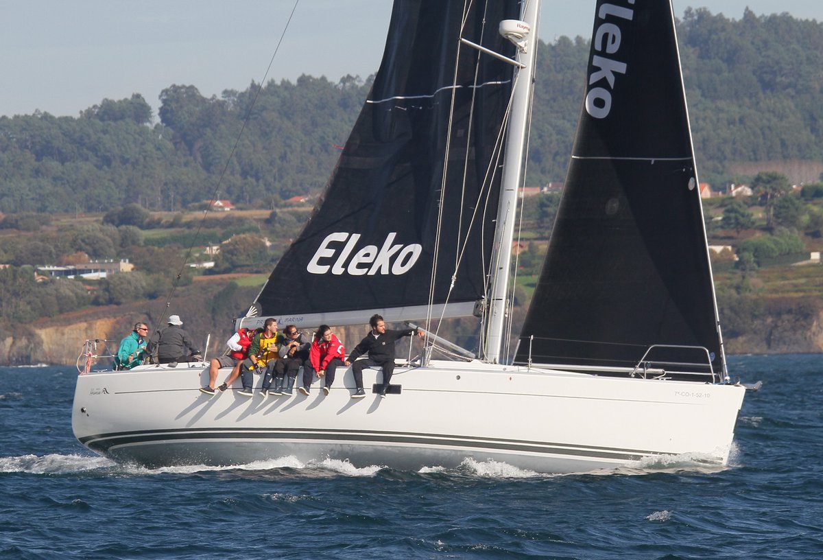 SEMANA ABANCA-REGATA DIVINO REI
•Nuevo acto de la Semana Abanca, esta vez en la Villa de Sada, con la puesta en escena de la Regata Divino Rei de Cruceros que reúne a unos 40 barcos de la mano del Club Náutico de Sada