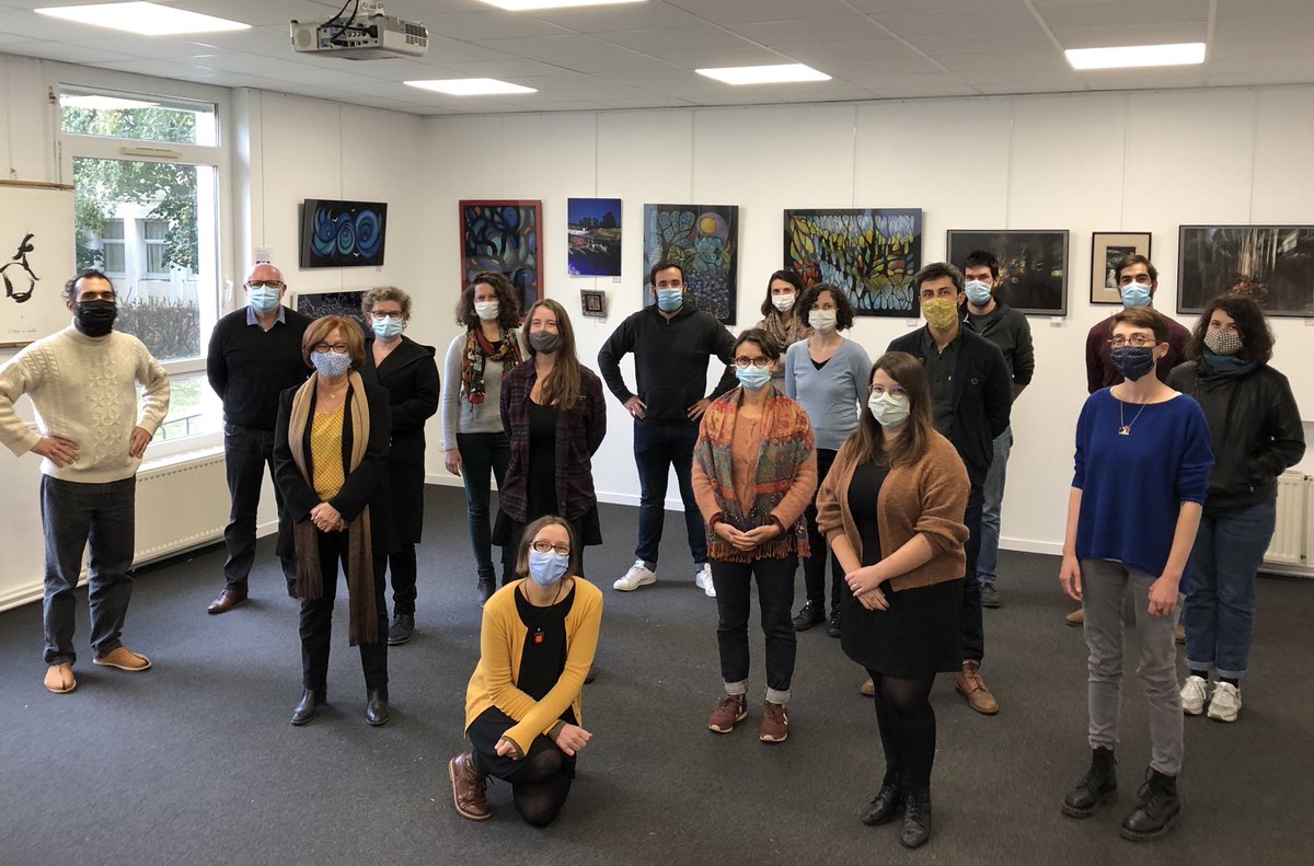 17 int o studiañ brezhoneg e Sant-Ervlan gant Skol an Emsav. Mennet holl da gomz brezhoneg a benn 9 miz ! Atsemed, Skolaerezed Kelennerezed, re all eus bed an dañs,ar sonerezh,ar c’han,ar sport, mammoù bugale divyezhek, krouet o deus ul laz kanañ zoken.Plijus oa bet an eskemmoù !