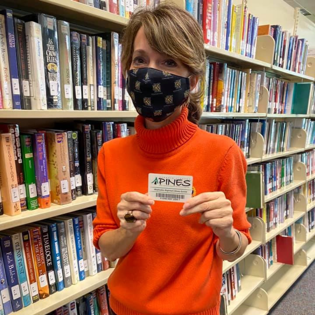 okrlslibraries's tweet image. Our #WareCounty Library board member, Candice Rice loves showing off her #PINESLibrary card! #GeorgiaLibraries