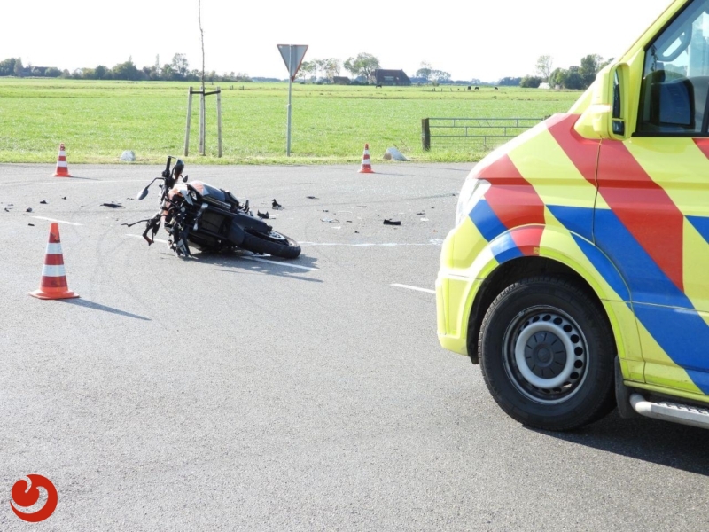 Motorrijder gewond na botsing met auto - BURDAARD – Op de kruising Goslingawei met de Wanswerterdyk heeft vrijdagmiddag een aanrijding plaatsgevonden, waarbij een... -..