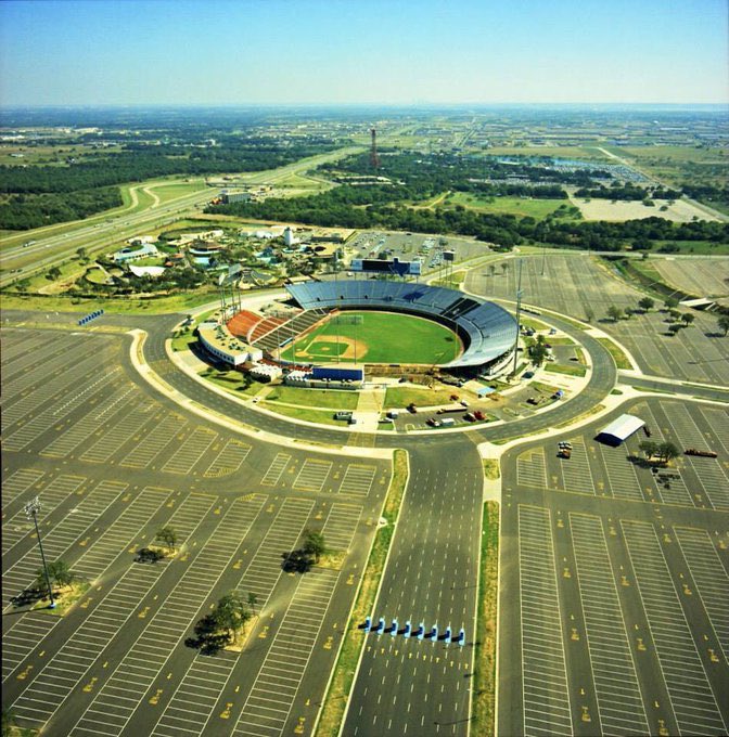 MLBcathedrals's tweet photo. The #Rangers played here, Arlington Stadium, for over twenty years (1972-1993). 

Globe life Park and Globe Life Field are now located just out of frame, to the right of this picture. https://t.co/HSpmxpYKsT