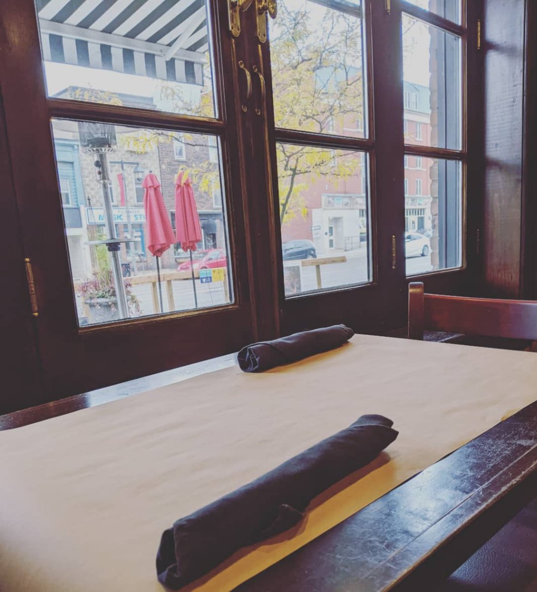 FellinisResto's tweet photo. We hope you're enjoying this sunny day! 🍂 Don't forget if you'd like to soak up some sun on the patio, feel free to bring your own blanket and keep cozy by the heaters! 
Open today 12-8pm patio, dine in or take out! 

#fellinisstratford #takeout #dinein #patio #friday #stratford https://t.co/55OrVz4JYB