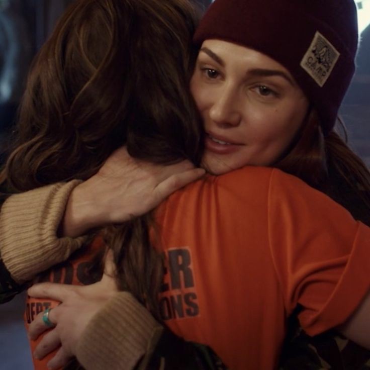 scarscsmila's tweet image. best friends ❤️ #WynonnaEarp #TheScifiFantasyShow #PCAs