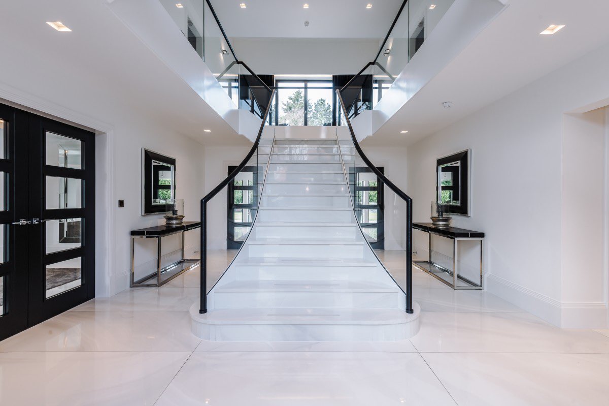 INTERIORPORN1's tweet image. Look at this home in Lancashire in the UK 😳