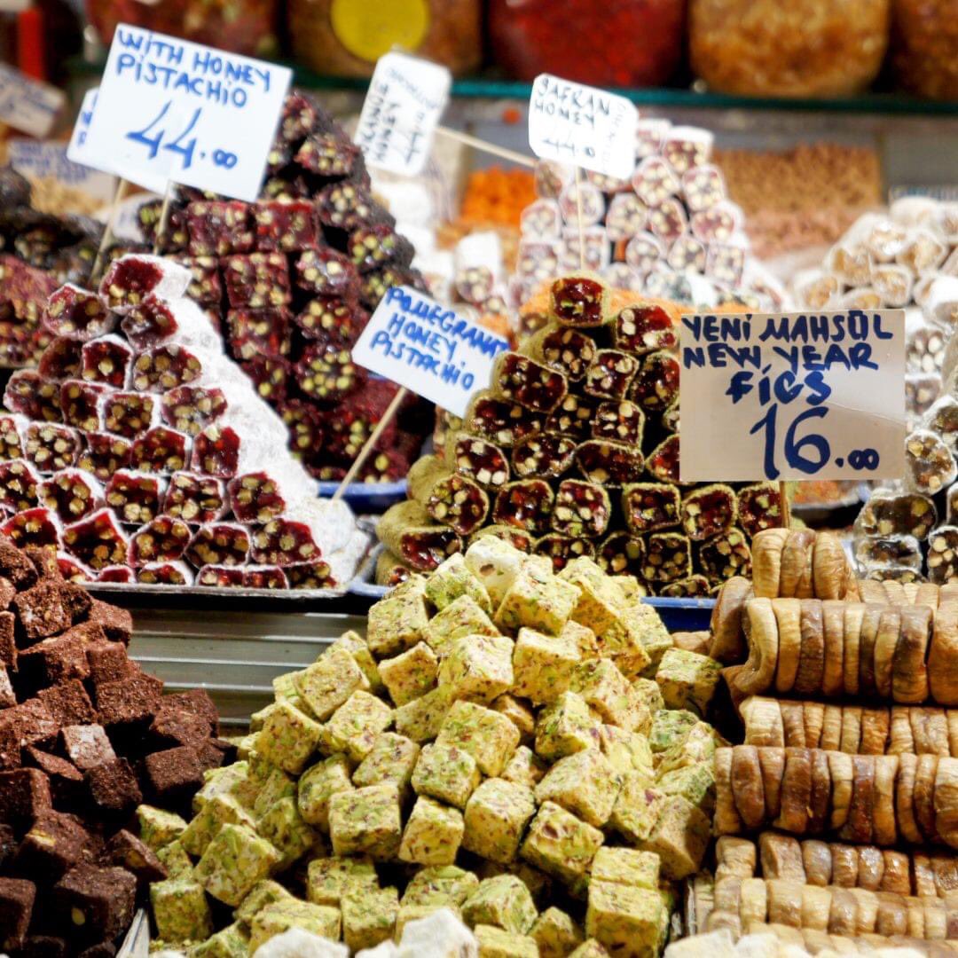 FindMyGuides's tweet photo. 😀😋Mmm delicious, Istanbul is a foodies’ paradise ! From the unique Turkish pizza to the best dürüms in town, and the unmissable raki. Enjoy one of our hand-picked private food tours with the local food expert !
✈️🌍☀️🥙🌯🥧🇹🇷 #foodie #foodtour #istanbul #travelfood #travel https://t.co/EQBErnuxsr