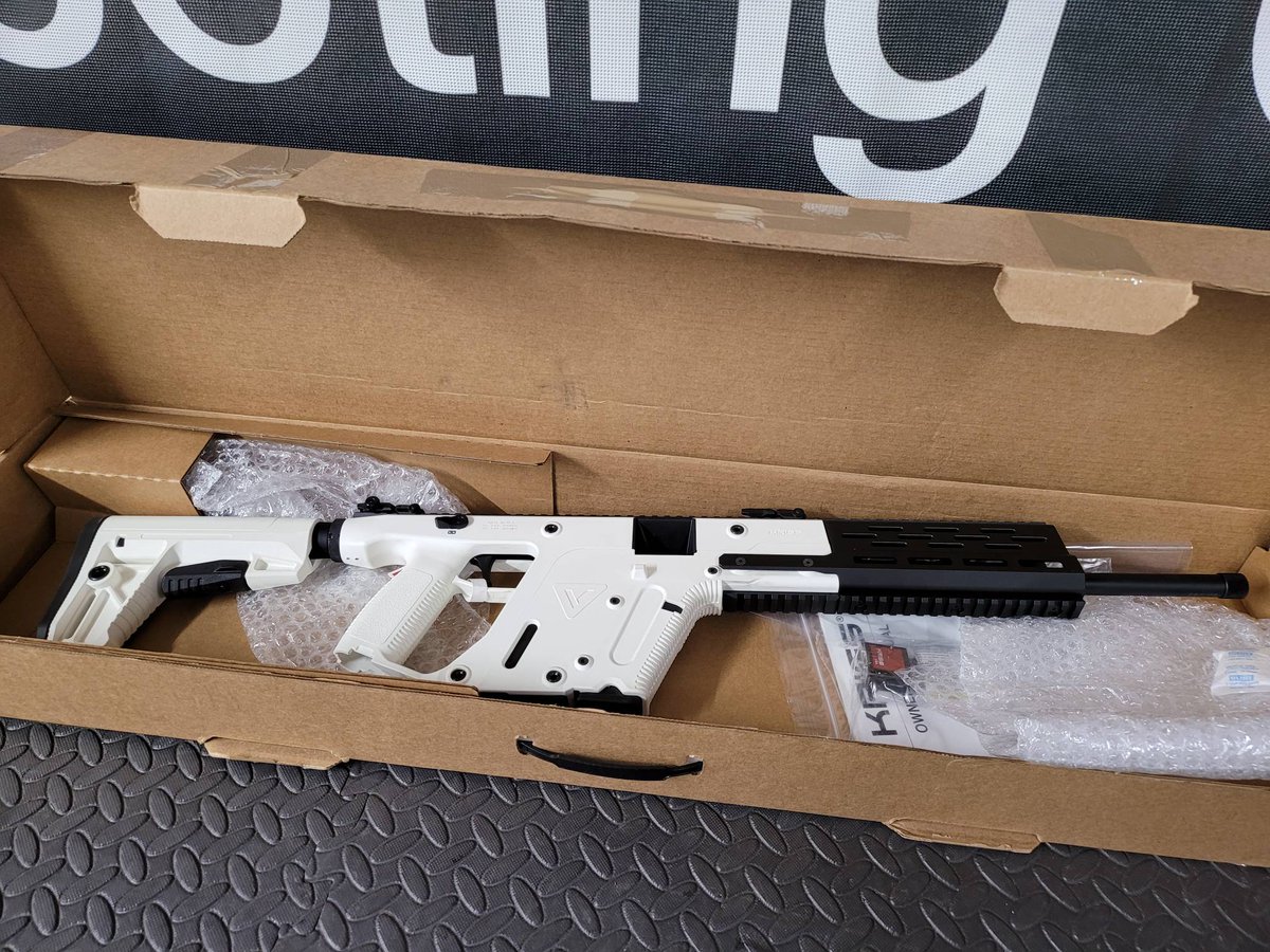 SilverstoneGun's tweet photo. White Vector .22 custom build ready for collection.
#krissvector22lr https://t.co/ikqANEarZW