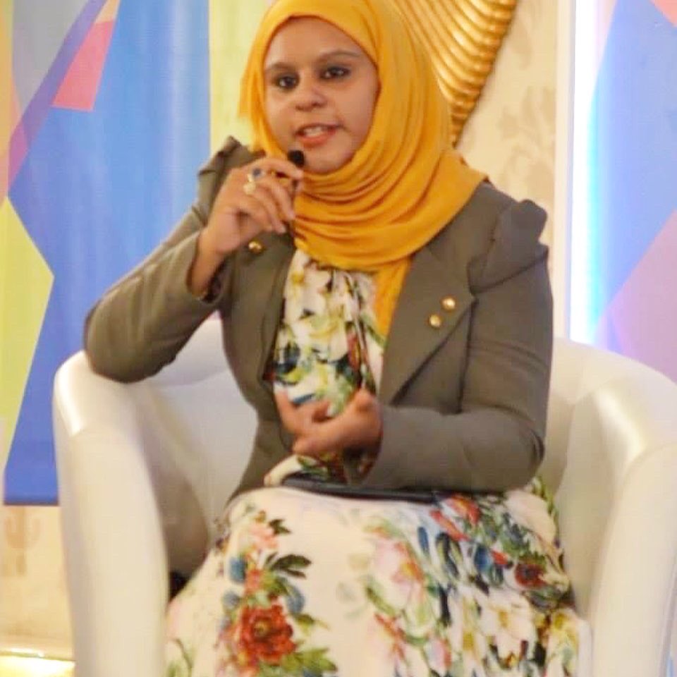 تعطيها النصف فتعطيك الضعف هكذا هي المرأة العمانية تثمر من يقدرها ومن يقدر علم عقلهاو جهودها  الحثيثة وهي حياة لكل رجل عماني يريد الحياة الواعية الصادقة و السعيدة في زمن تراكمت فيه التحديات 

كل عام وانتي نبض العطاء ايتها العمانية البهية #يوم_المراه_العمانيه 
#يوم_المرأة_العمانية
