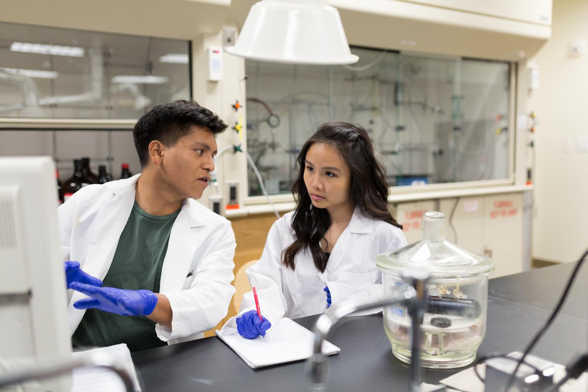 The @AAMCtoday released a report this week detailing the state of #MedEd debt for recent grads and the costs of attending medical school.
Among the findings: the median cost to attend a four-year program has grown to $272,000, up from $243,000 in 2012.
https://t.co/b2CZlOlQZC https://t.co/1llIi0FTzW