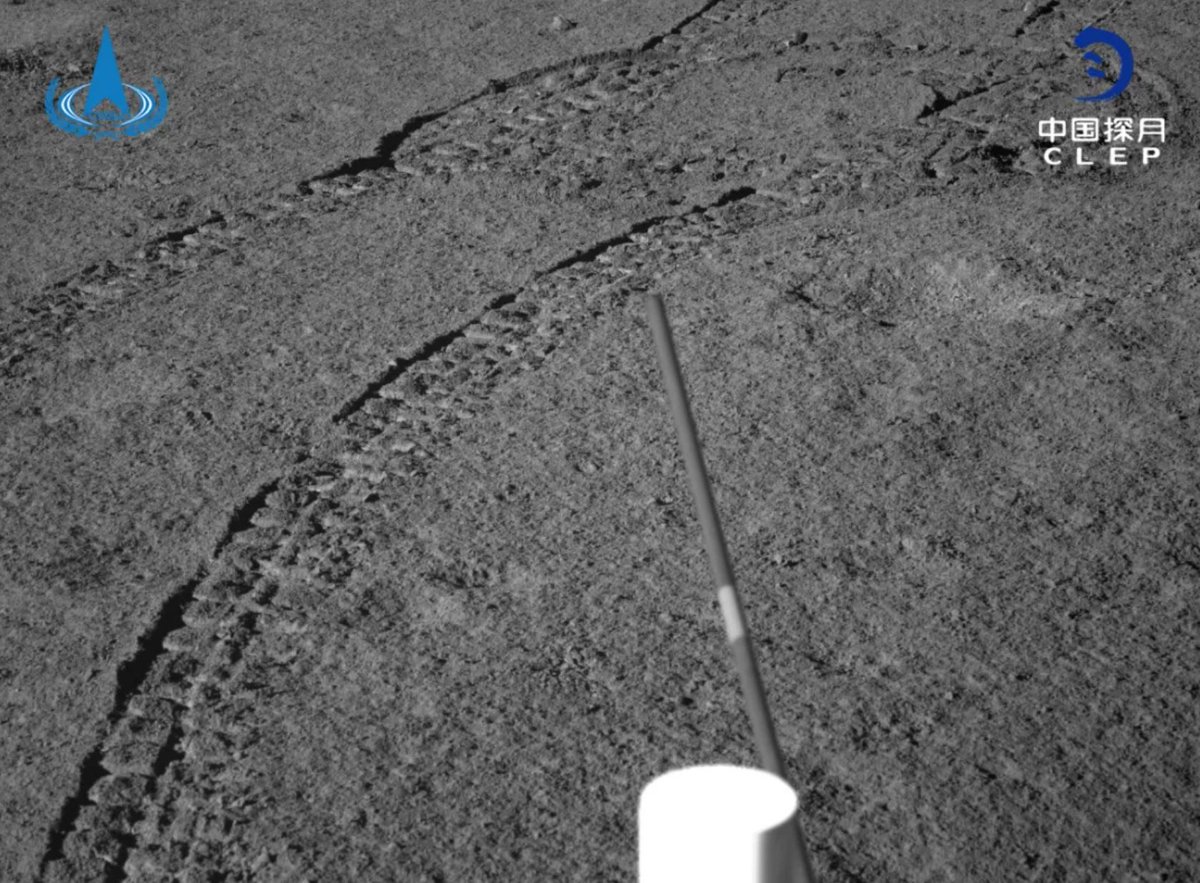 Toujours plus proche de nous... La Lune. Le rover Yutu-2 de la mission Chang'e-4 a entamé il y a quelques jours terrestres son 23ème jour lunaire sur la face cachée (images : via  @AJ_FI)