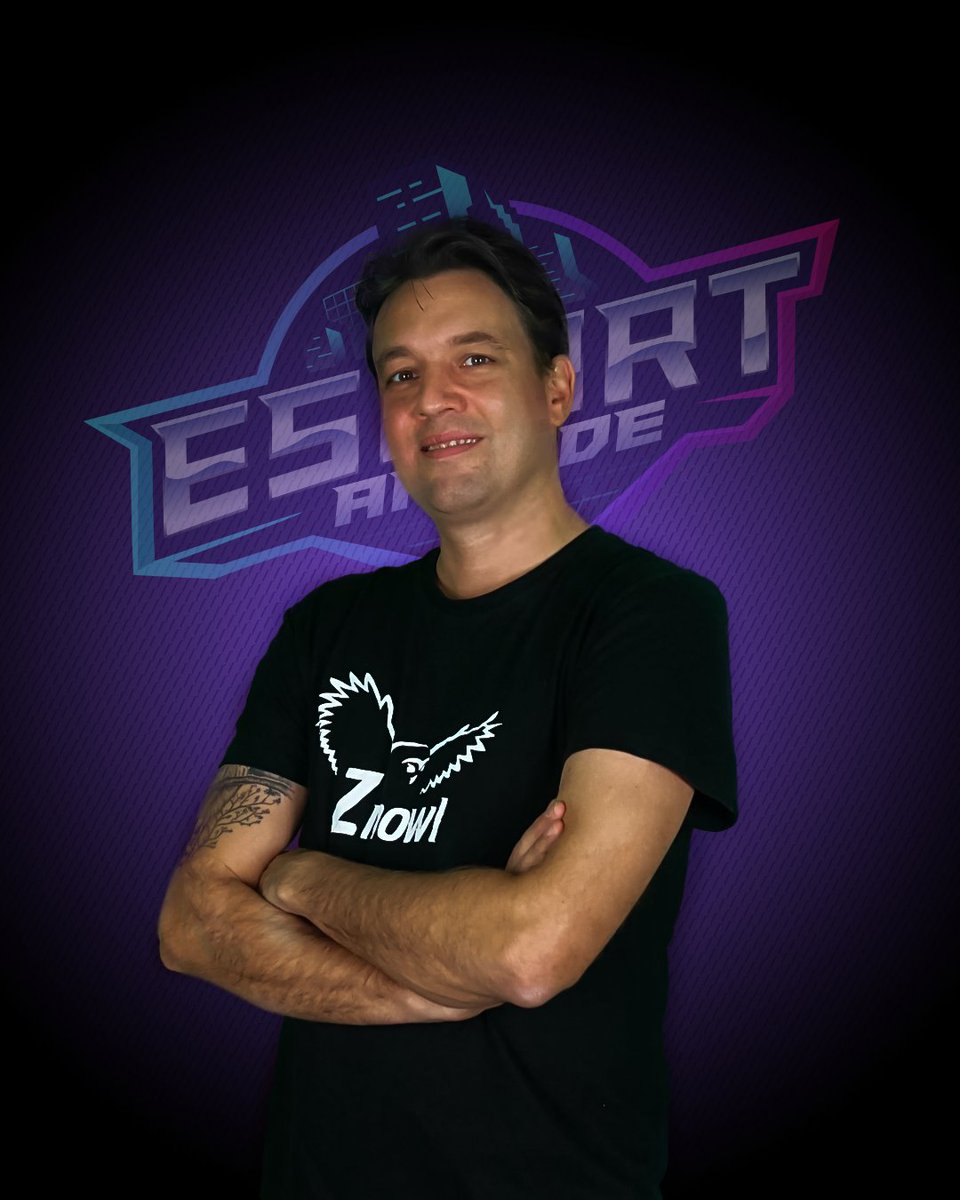 EsportArcadeDE's tweet photo. Die Gesichter hinter der @EsportArcadeDE - Heute in der Streamer Vorstellung: Znowl.

Bei Znowl schaut ihr einem erfahrenen Gamer über die Schulter, der für seine Zuschauer Entertainer und Freund sein will.  Vor allem Community Games stehen auf dem Plan.

#Twitch #Esport #Games https://t.co/T4uEszgWwe