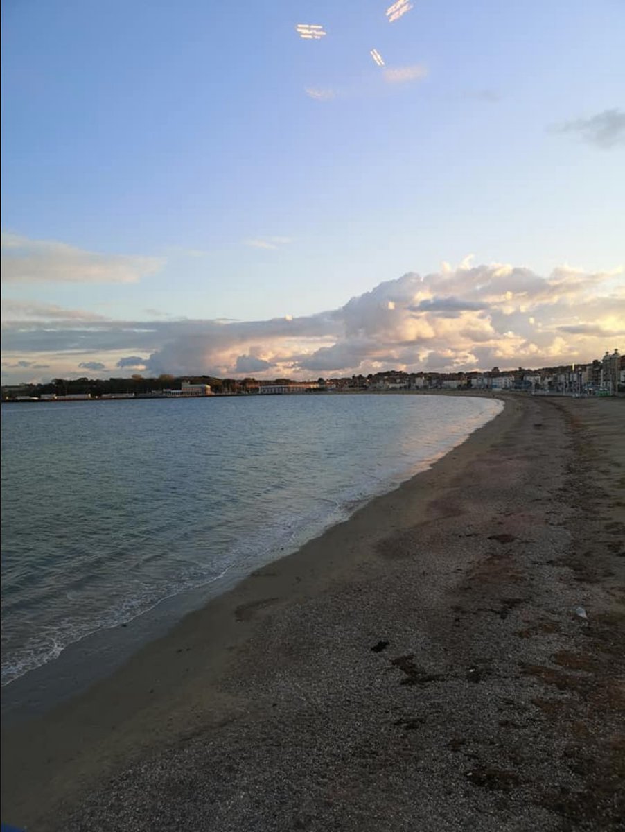 AlMoloWeymouth's tweet photo. Now, that's what you call a table with a view.
Thanks for letting us share the photo, Sheila.
#tablewithaview #customerphoto #weymouth https://t.co/sy4SXPv9kY
