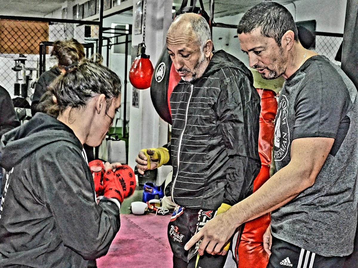 tomashermanbox's tweet image. Esta noche a las 23:00 h. en @Gol Campeonato de Europa con Katy Díaz &quot;Pacwoman&quot; vs Joana Pastrana.
Vamos Team Versaci &amp;amp; Díaz !!!🥊🇪🇦
#teamversaci
#pacwoman #tomashermanbox #campeonatoeuropa #rrteam