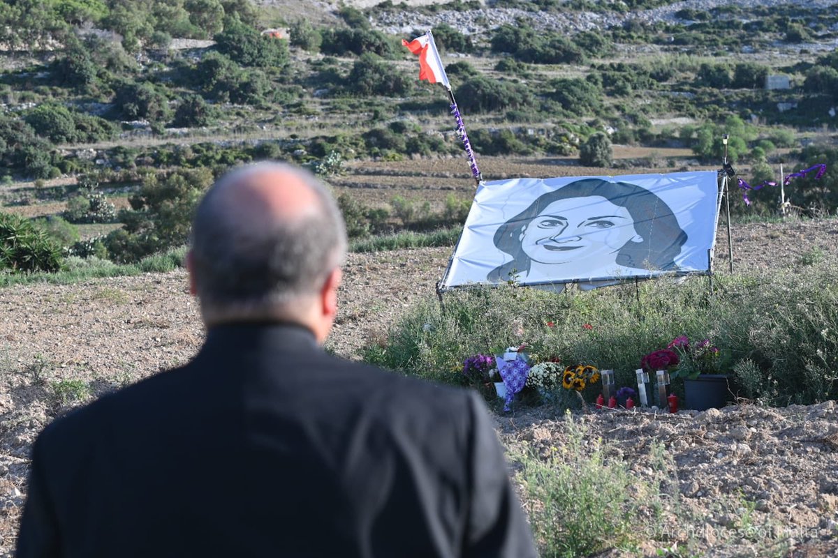 BishopScicluna's tweet photo. Our silent prayer at the site of the assassination of Maltese journalist, wife and mother of three, Daphne Caruana Galizia,  (+16 October 2017), is a prayer for her, for her loved ones, and for justice in truth. https://t.co/SpPTOi1uba