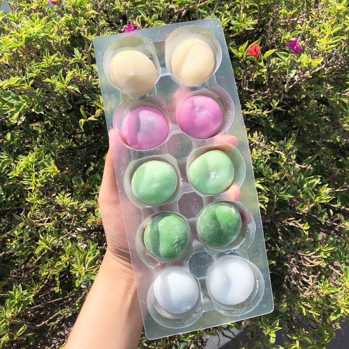 blvck422's tweet photo. @attyusof Thank you so mochi!
Duduk rumah mesti asyik cari snacking kan tapi nak lain dari lain? Boleh try our fluffy mochis pasti tak cukup 1 pack 🤭 
Kami based di melaka untuk cod dan non-melaka kami boleh pos! 

Hit us up for some mochilicious 🍡
https://t.co/26OWpNXy2m https://t.co/CTkB3j4uhw