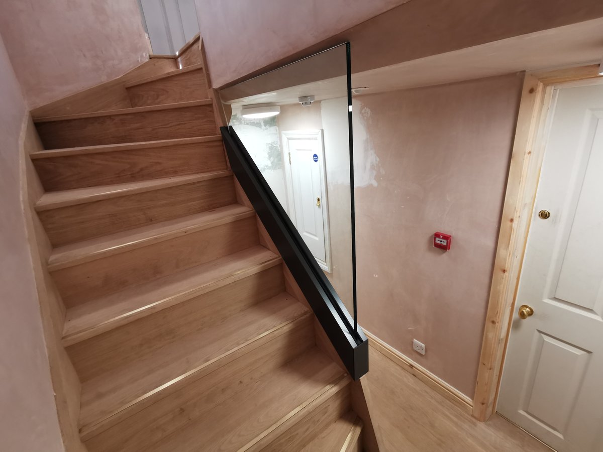 ClearGlassCB24's tweet photo. We offer a variety of bespoke balustrades to suit any staircase, here's one of our recent unique installations.

For a free, no obligation estimate contact us today!

#balustrades #interiordesign #stairs #staircase https://t.co/ywSL1vgwRf