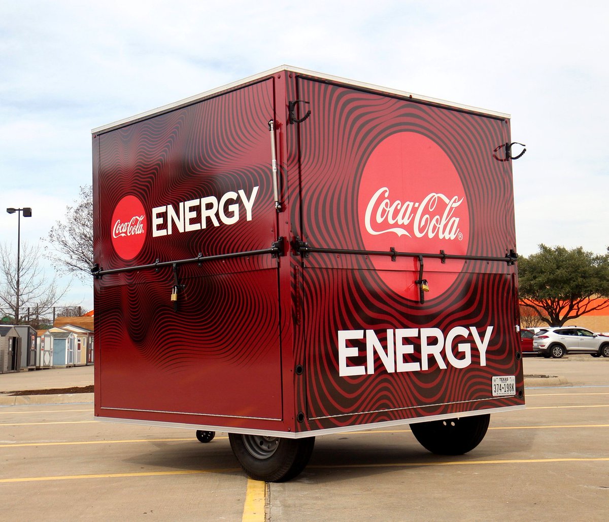limemedia's tweet photo. #flashbackfriday to this Coke Energy Cube! Look how this cube can transform into something so magical and fun! Check out that 3D design vs the real deal...way to go #limemediateam! #limemediagroup #limemedia #coke #cokeenergy #experientialmarketing #dropcube @cocacola https://t.co/kBBQc5gmgs