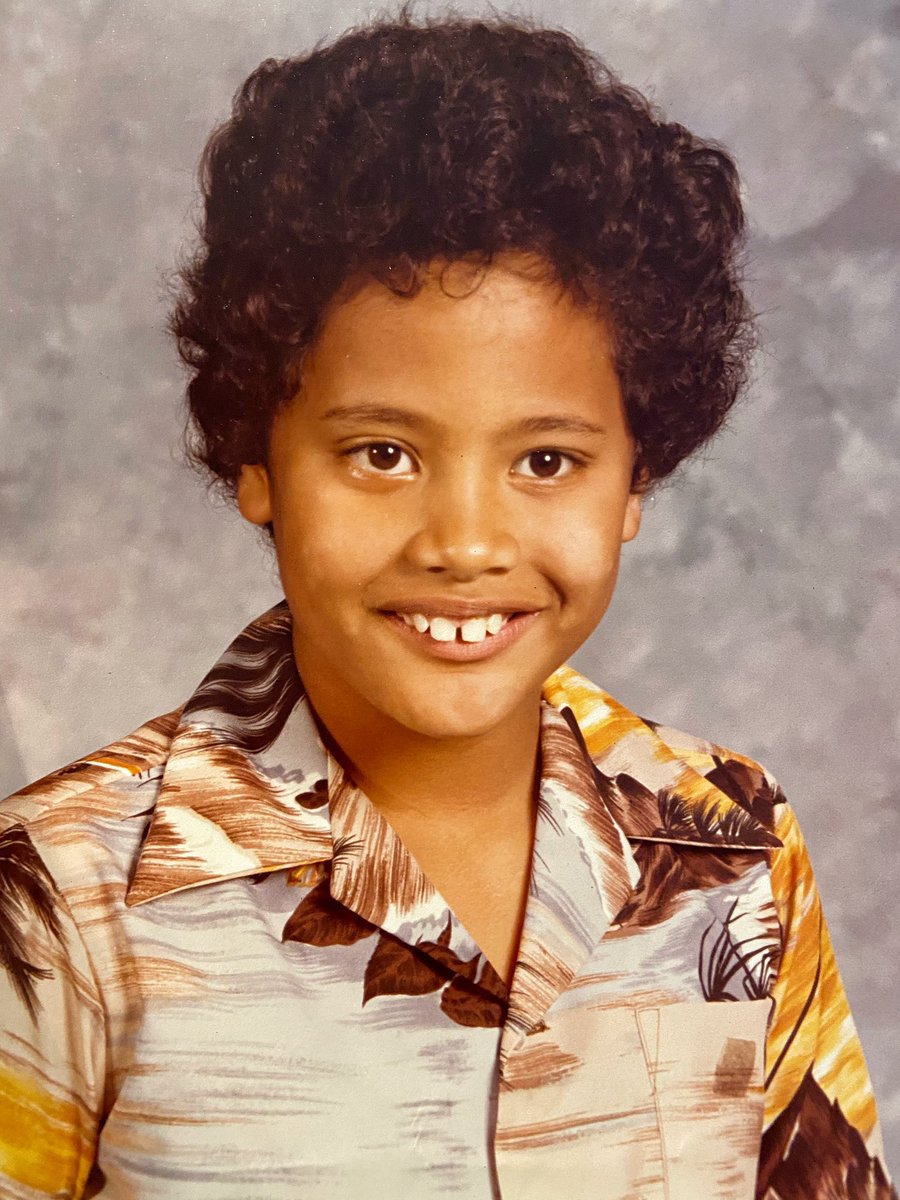 TheRock's tweet image. Flashback to 7yrs old in Hawaii, and just drippin’ cool with my buck teeth, aloha shirt and WTF is going on with my afro matted down on one side!?🤦🏽‍♂️
No way this stud doesn’t grow up to become Sexiest Man Alive 🤣
#HellooooLadies
#BuckyJohnson
#ISmellLikeHotDogs 
#KingOf2ndGrade