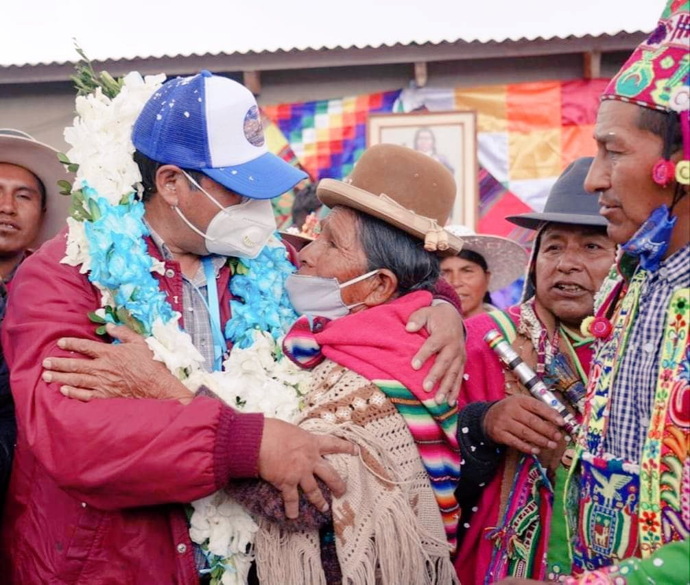 kely_aruquipa's tweet photo. "Ganaremos nosotros los más sencillos ganaremos, aunque tú no lo creas ganaremos". Pablo Neruda https://t.co/XRCLTkJCpd