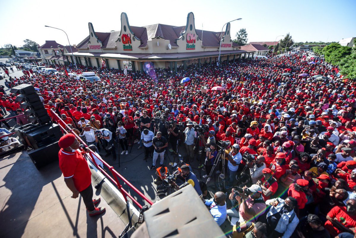MbuyiseniNdlozi's tweet photo. The court proceedings went on uninterrupted today in Senekal. The white supremacist terrorist threat was crushed. The rule of law prevails &amp; our democracy breaths again! 

Thanks to the Malema Red Sea who put their BLACK BODIES on the line. 

A proud day to be BLACK! Salute! https://t.co/7tNmPs50FQ