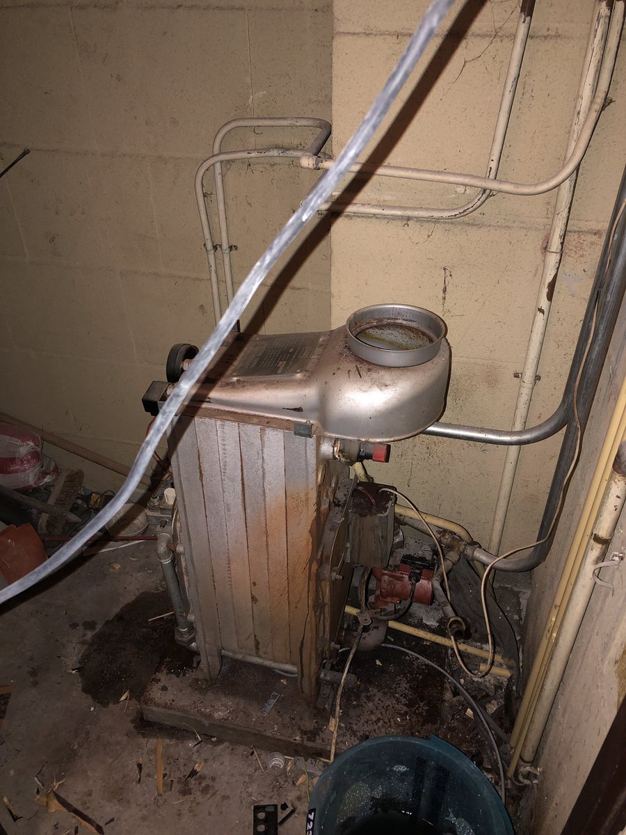 Vanmorgen deze cv ketel na 46 jaar onderhoud te hebben gegeven vervangen voor een <a href="/NefitBosch/">Nefit Bosch</a> Proline.  <a href="/Installatie/">Installatie.nl</a> <a href="/EW_Installatie/">E&W</a> <a href="/yddeb/">Eddy Buiting</a>