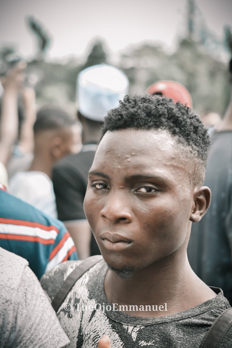 Yesterday, they sent armed thugs to disrupt the protest at Alausa.The thugs came in a state controlled bus.They thought that the fear/threat of violence will deter us...They don& #39;t want us to   #SoroSoké LMAO e ti ri nkan Kan mehn..Thread!