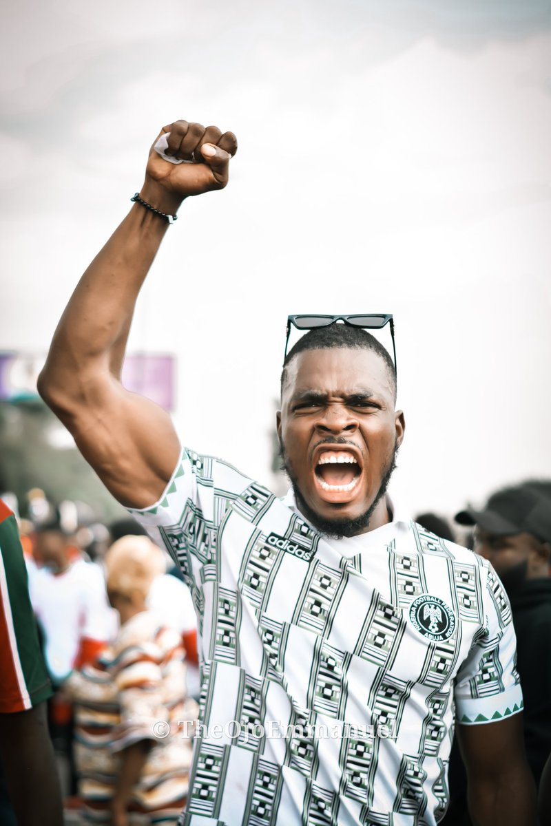 Yesterday, they sent armed thugs to disrupt the protest at Alausa.The thugs came in a state controlled bus.They thought that the fear/threat of violence will deter us...They don& #39;t want us to   #SoroSoké LMAO e ti ri nkan Kan mehn..Thread!