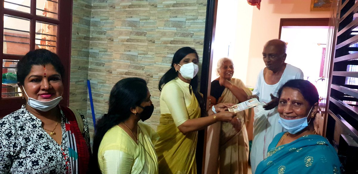 ShaaradaG's tweet photo. RR nagar by election https://t.co/cOYrkoBv2s  Booth no 362..,,,
INC #CANDIDATE smt #kusuma. H https://t.co/STslbuhKno