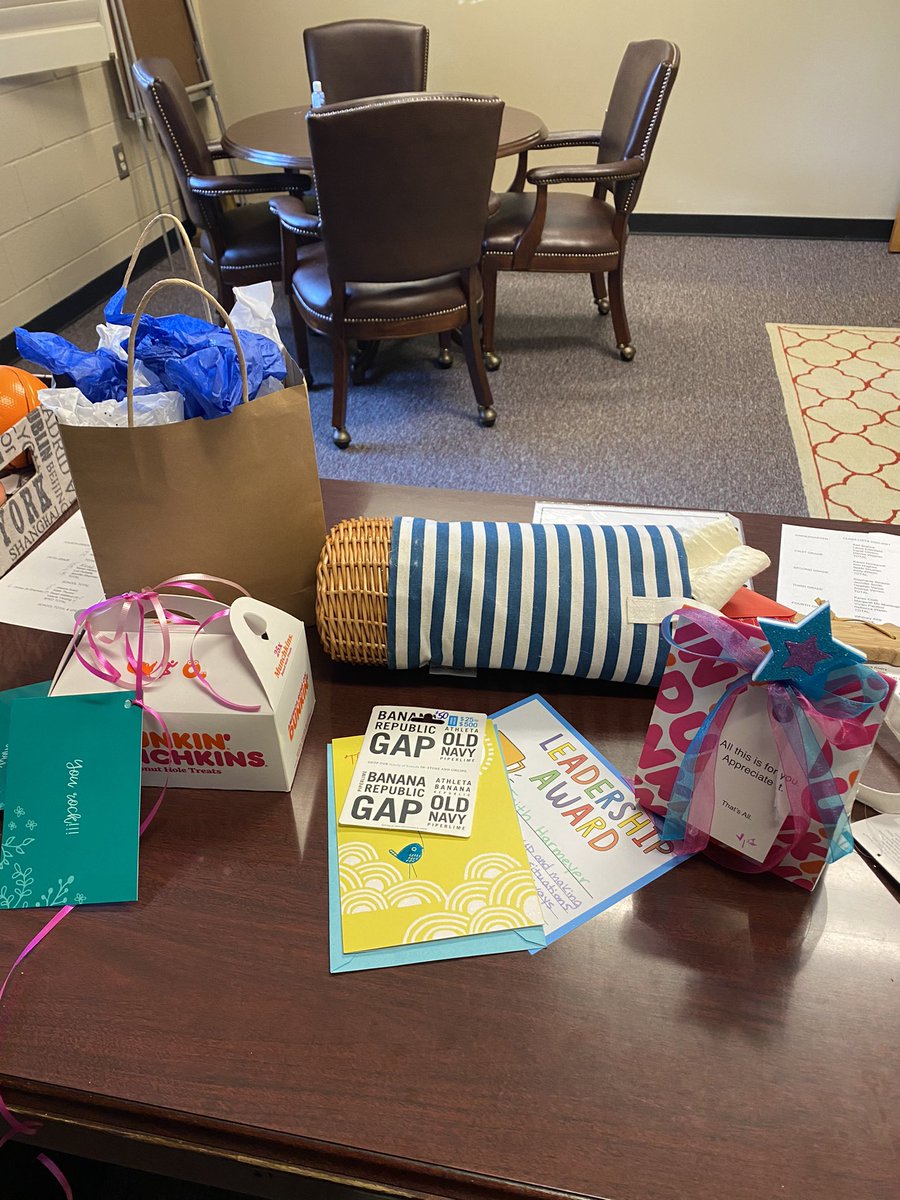 Breakfast, lunch, cards, signs and gifts! What an amazing group I get to work with everyday❤️❤️! #boss’sday <a href="/VanimanCheri/">Cheri Vaniman</a> <a href="/NicholsonEleme2/">Nicholson Elementary</a>