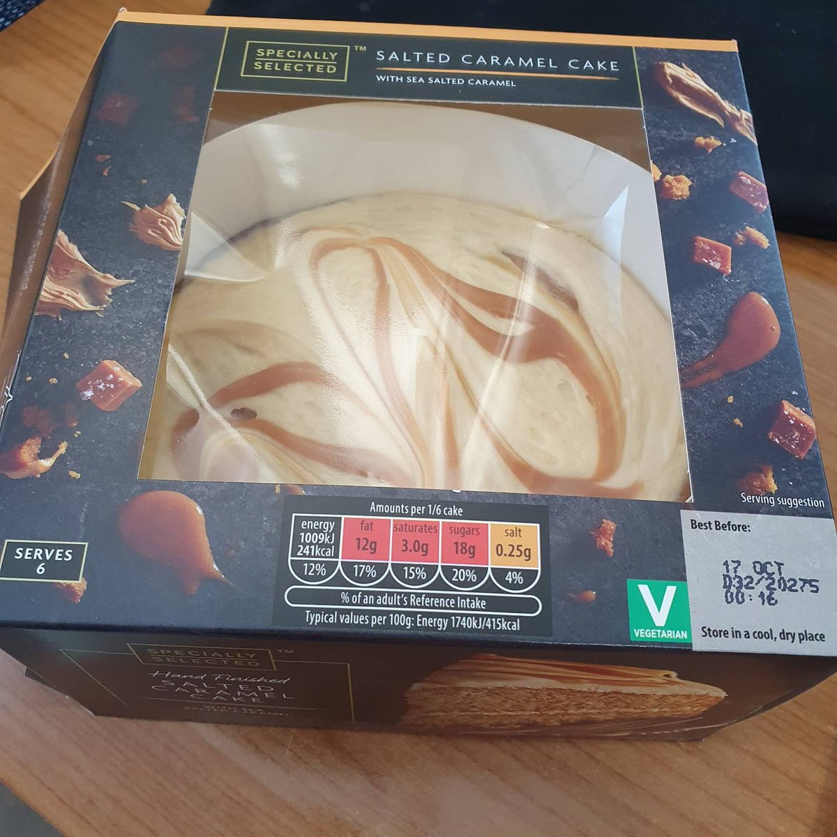 cybergeekgirluk's tweet photo. I might be 2 days late, but I treated myself to some #SaltedCaramel cake for my #birthday today π₯°π₯° #BetterLateThanNever #LifeIsShortEatCake xx https://t.co/C8H9Z6QZBt