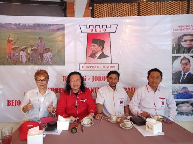 RedaksiSi's tweet photo. Bejo: Secara Objektif Satu Tahun Jokowi-Amin Banyak  Program Prioritas Terlaksana Sukses https://t.co/t17dtCC05f lewat @Suara Indonesia News https://t.co/4av8l7Jk6m