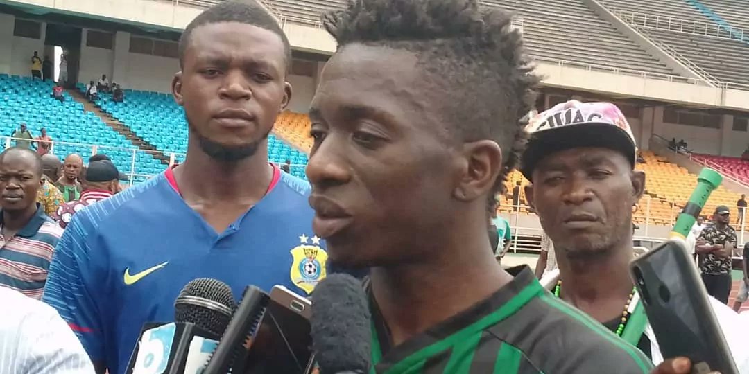 privaldinho's tweet photo. Makusu (28) 🇨🇩 ni moja kati ya washambuliaji mahiri sana. Mwezi may 2019 alivunjika mifupa miwili ya mguu wa kushoto. Amerejea tena uwanjani 5 Oct 2020 baada ya mwaka mmoja na miezi 5. Makusu alikuwa anajiandaa RS Berkane ya Morocco kabla hajavunjika na dili hilo kufa. https://t.co/nyzoY3tTMY