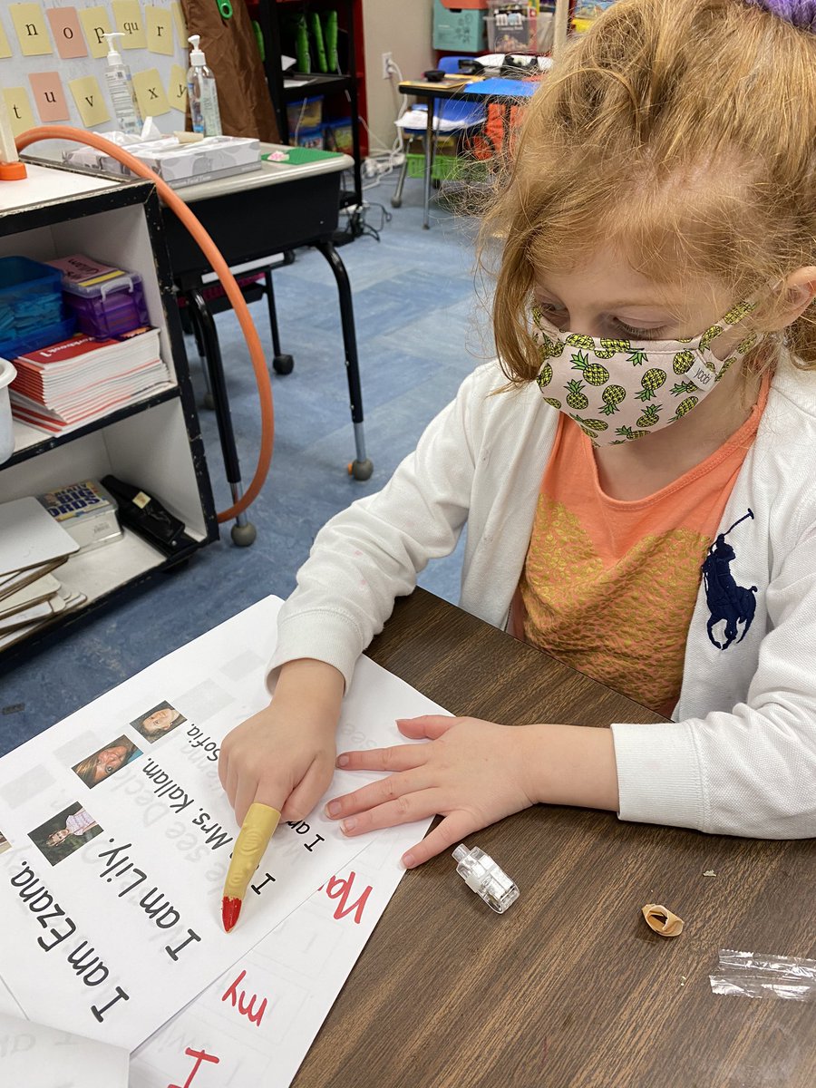 teach_kb's tweet photo. Practicing our #PointerPower during literacy today. Adding a witch’s finger or finger light adds some fun and helps make learning new sight words stick! #kindergartenrocks https://t.co/LoQrT9zHmL
