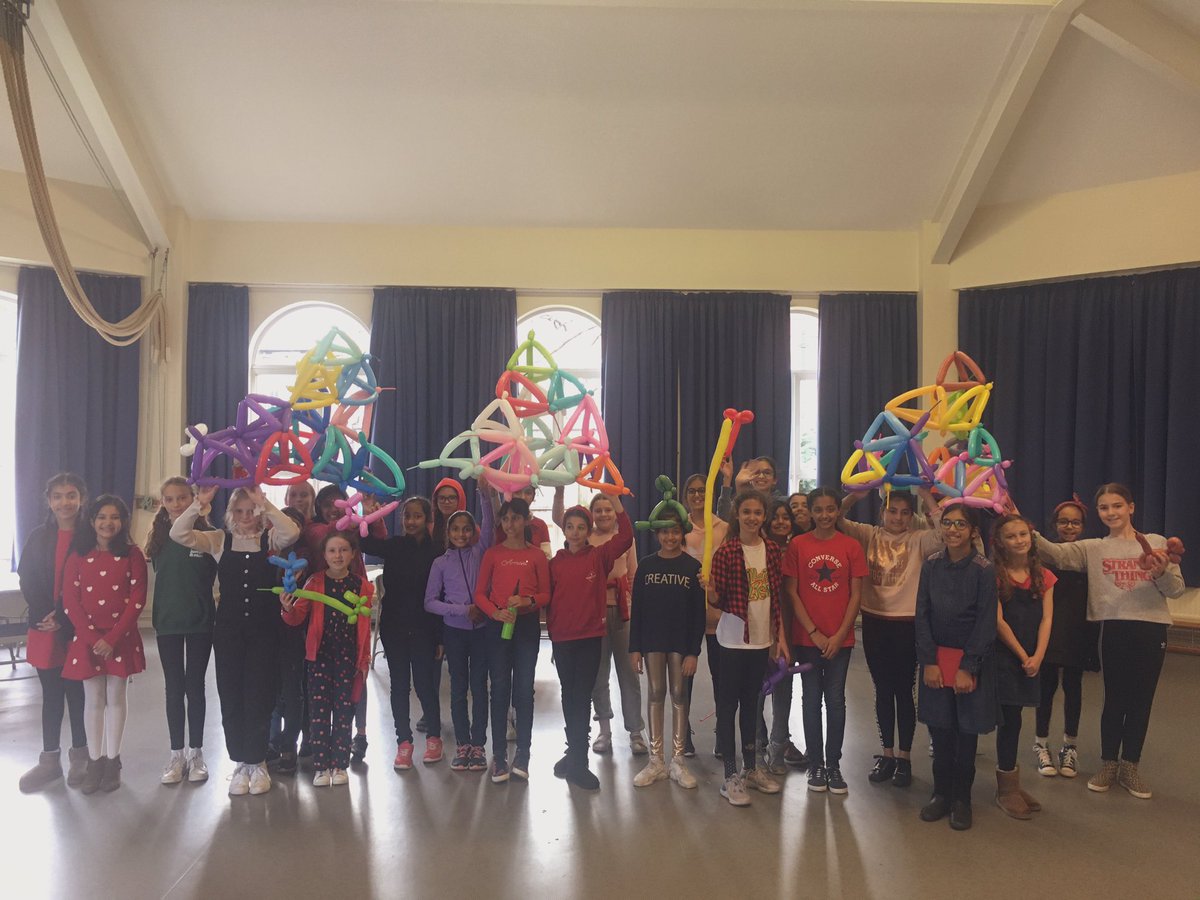 Mr_Cooper123's tweet image. A top effort from Year 6! Working together they made 3 large tetrahedrons, several dogs, a hair bow and a man named Darren. A brilliant way to end their first half-term 🙌🏽 Have a wonderful and safe break, folks 👋🏽 @GDST #mathsconference #collaborativelearning